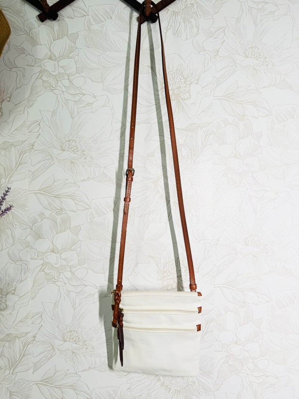 White Crossbody Bag With Braided Leather Straps & Red Interior -Adjustable Strap - Picture 10 of 16